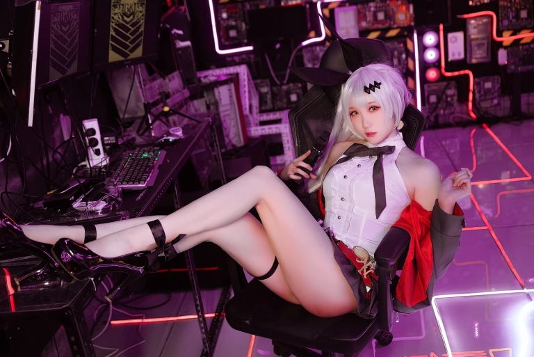 瓜希酱《少女前线 FN-57 Five-seveN》主题写真：22张全套美图