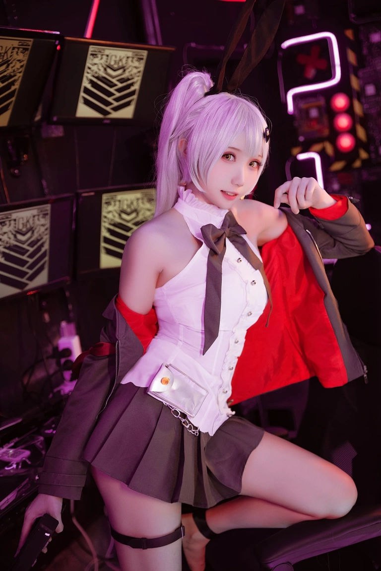 瓜希酱《少女前线 FN-57 Five-seveN》主题写真：22张全套美图