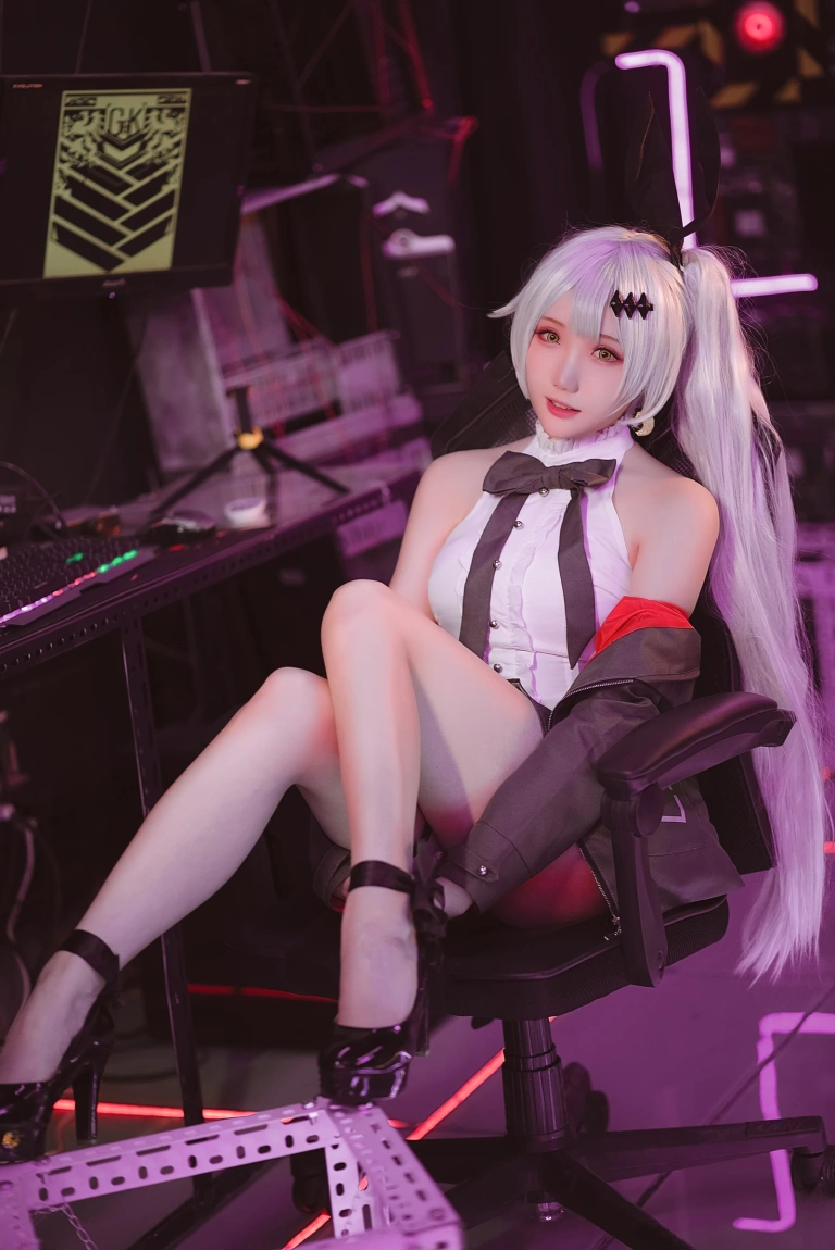 瓜希酱《少女前线 FN-57 Five-seveN》主题写真：22张全套美图