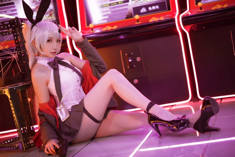 瓜希酱《少女前线 FN-57 Five-seveN》主题写真：22张全套美图