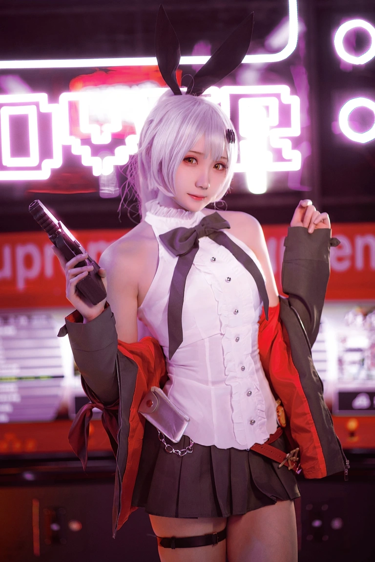 瓜希酱《少女前线 FN-57 Five-seveN》主题写真：22张全套美图