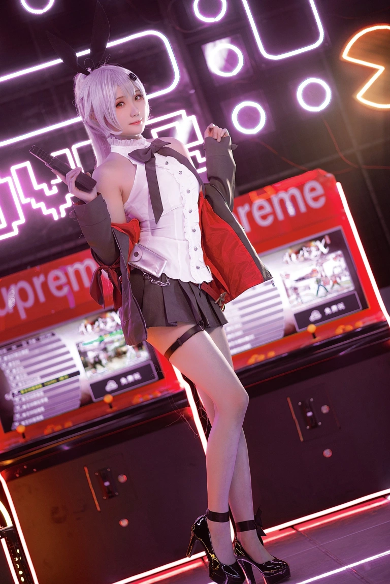 瓜希酱《少女前线 FN-57 Five-seveN》主题写真：22张全套美图