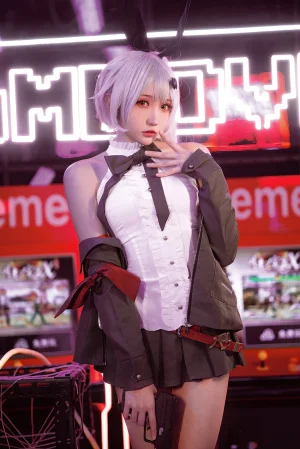 瓜希酱《少女前线 FN-57 Five-seveN》主题写真：22张全套美图