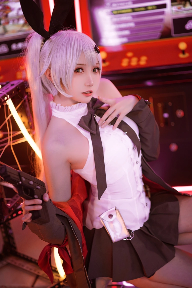 瓜希酱《少女前线 FN-57 Five-seveN》主题写真：22张全套美图