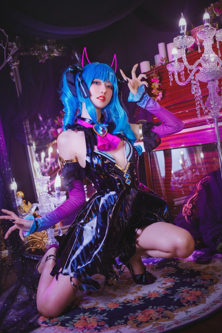 木棉棉《Miku小恶魔》主题写真：19张全套美图