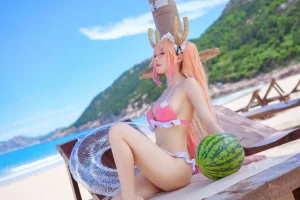 阿包也是兔娘《10月舰长图 龙女仆泳装》主题写真：23张全套美图