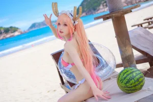 阿包也是兔娘《10月舰长图 龙女仆泳装》主题写真：23张全套美图