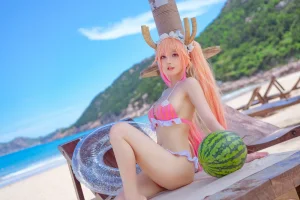 阿包也是兔娘《10月舰长图 龙女仆泳装》主题写真：23张全套美图