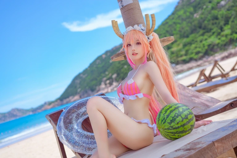 阿包也是兔娘《10月舰长图 龙女仆泳装》主题写真：23张全套美图