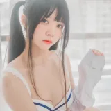 桜桃喵《桜桃未熟1 白衬衫双马尾》主题写真：47张全套美图