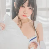 桜桃喵《桜桃未熟1 白衬衫双马尾》主题写真：47张全套美图
