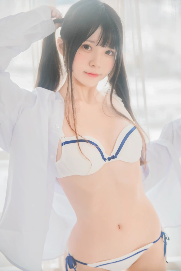 桜桃喵《桜桃未熟1 白衬衫双马尾》主题写真：47张全套美图