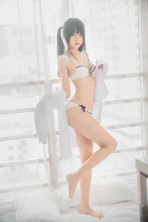 桜桃喵《桜桃未熟1 白衬衫双马尾》主题写真：47张全套美图