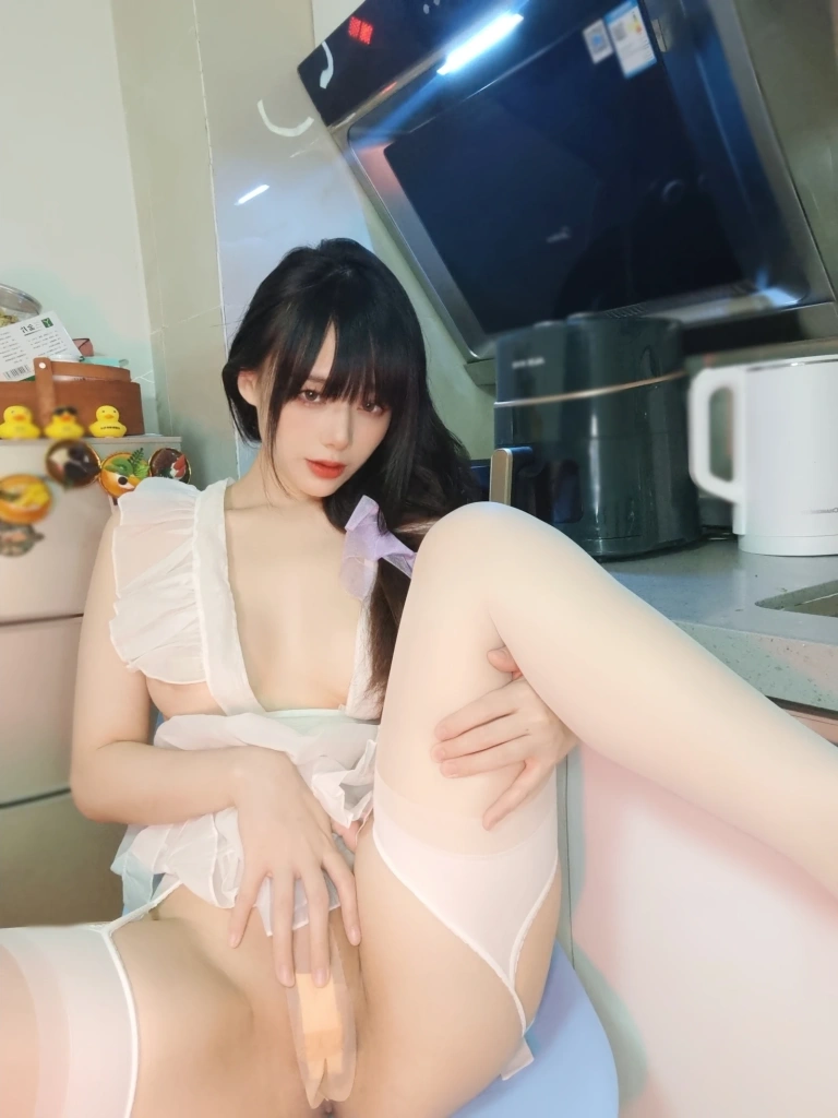 九言《居家太太》主题写真：33张全套美图