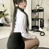 不呆猫《黑丝包臀裙OL》主题写真：24张全套美图，含5个视频