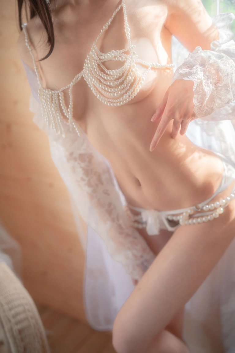 阿包也是兔娘《11月舰长 加冕》主题写真：29张全套美图