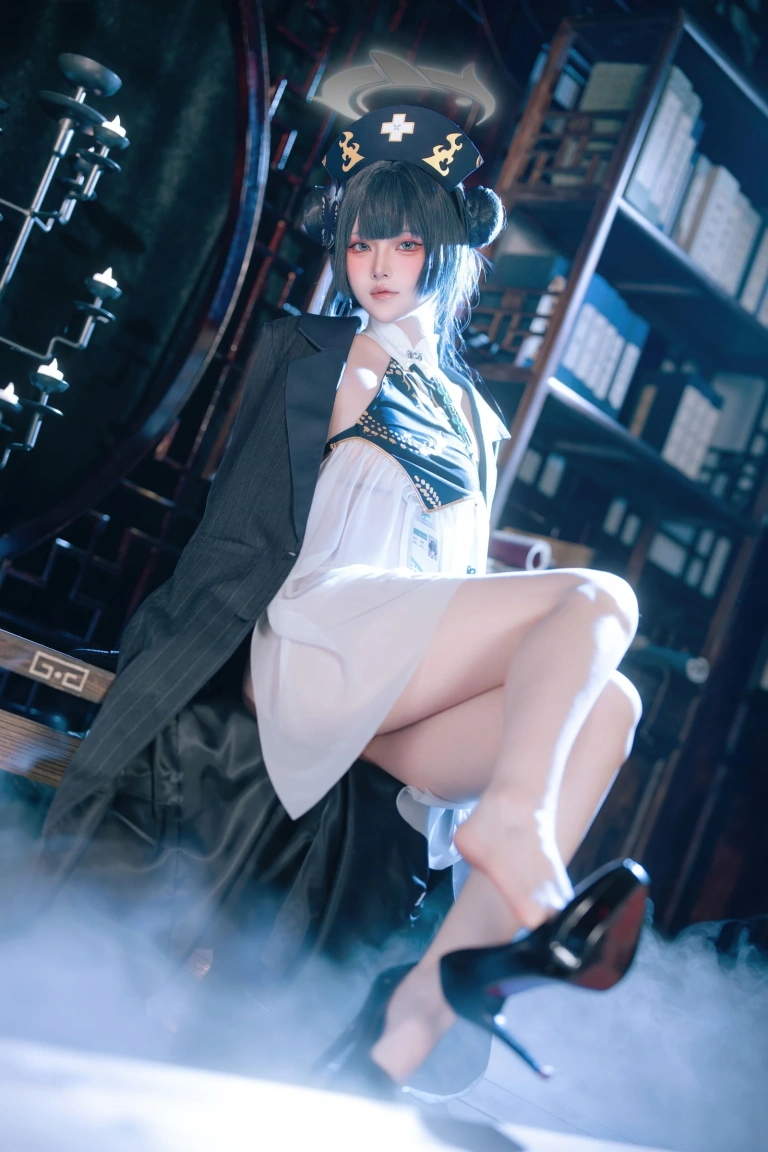 屿鱼《蔚蓝档案 妃咲同人护士》主题写真：65张全套美图