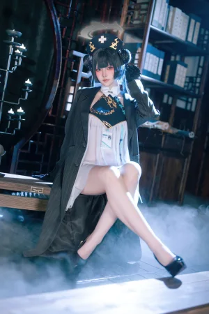 屿鱼《蔚蓝档案 妃咲同人护士》主题写真：65张全套美图