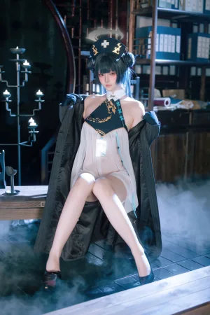 屿鱼《蔚蓝档案 妃咲同人护士》主题写真：65张全套美图