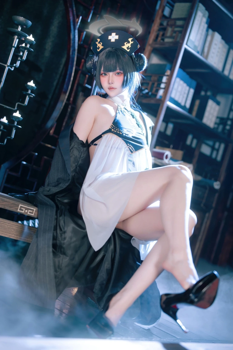 屿鱼《蔚蓝档案 妃咲同人护士》主题写真：65张全套美图