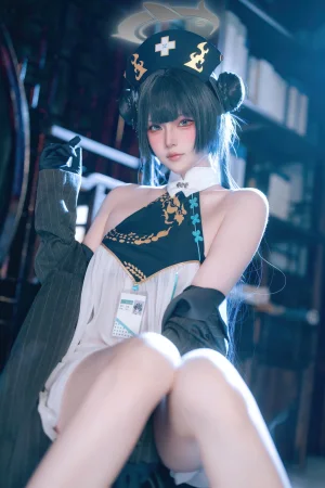 屿鱼《蔚蓝档案 妃咲同人护士》主题写真：65张全套美图