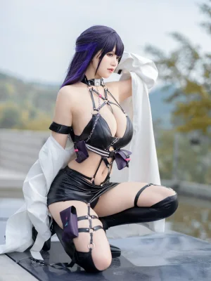 小仓千代《[Patreon] 2023年12月套图会员合集》主题写真：131张全套美图