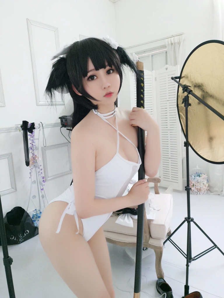 依酱《爱岩》主题写真：14张全套美图