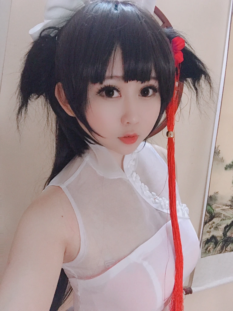依酱《爱岩》主题写真：14张全套美图
