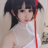 依酱《爱岩》主题写真：14张全套美图