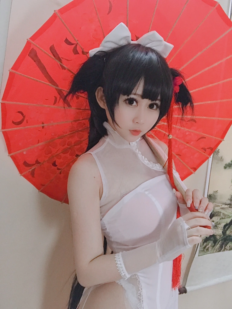 依酱《爱岩》主题写真：14张全套美图