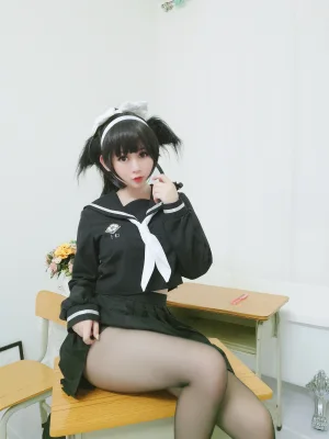 依酱《爱岩》主题写真：14张全套美图