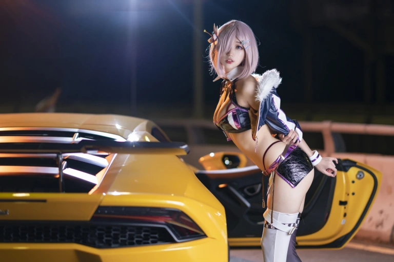 周叽是可爱兔兔《玛修赛车》主题写真：21张全套美图