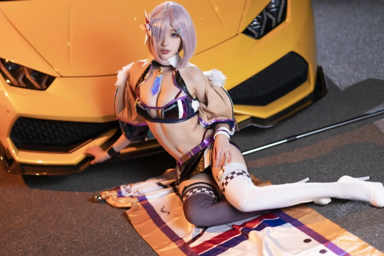 周叽是可爱兔兔《玛修赛车》主题写真：21张全套美图