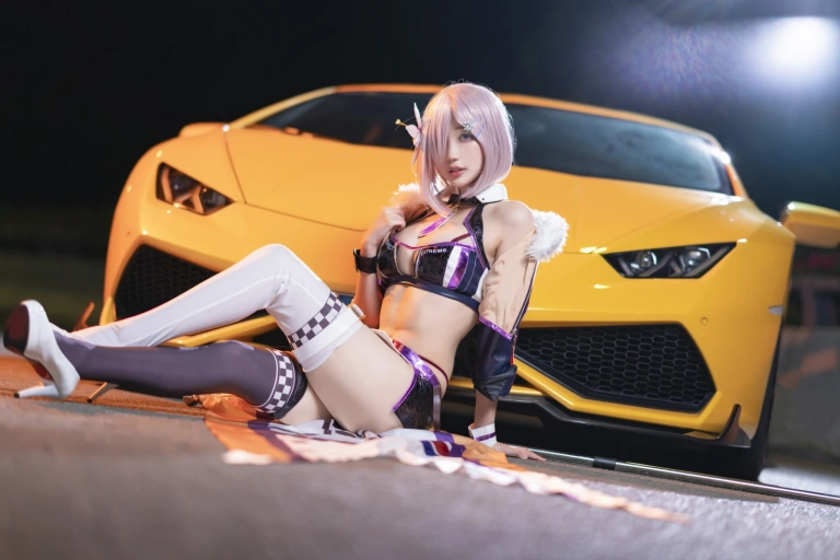 周叽是可爱兔兔《玛修赛车》主题写真：21张全套美图