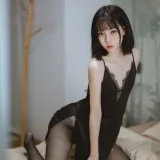 许岚《黑色蕾丝睡衣》主题写真：40张全套美图