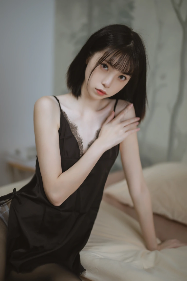 许岚《黑色蕾丝睡衣》主题写真：40张全套美图