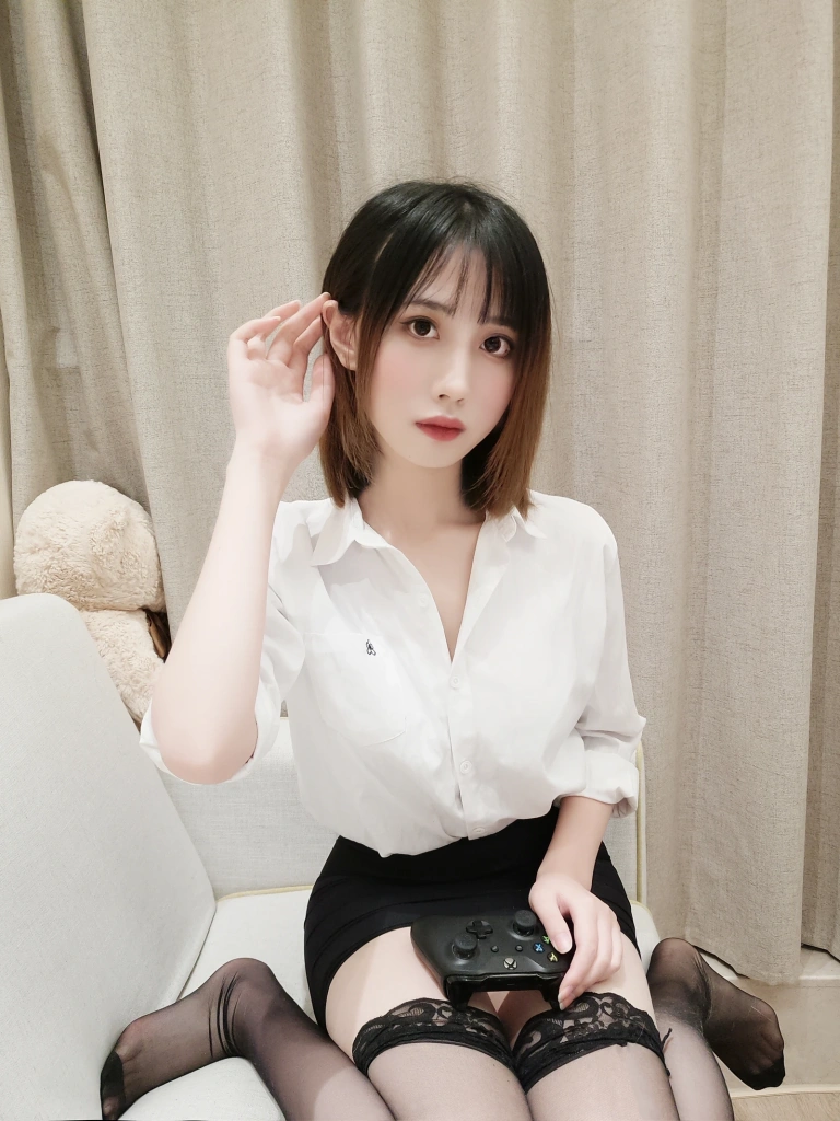 念雪《OL系列》主题写真：20张全套美图