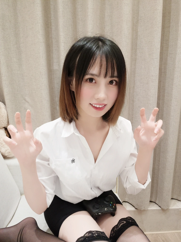 念雪《OL系列》主题写真：20张全套美图