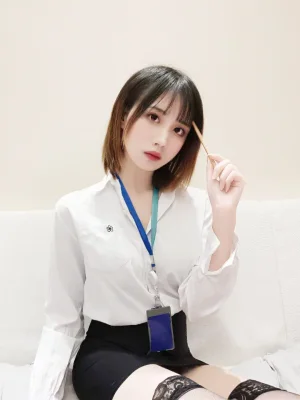 念雪《OL系列》主题写真：20张全套美图