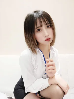念雪《OL系列》主题写真：20张全套美图