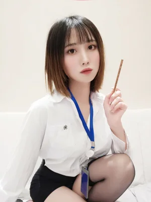 念雪《OL系列》主题写真：20张全套美图