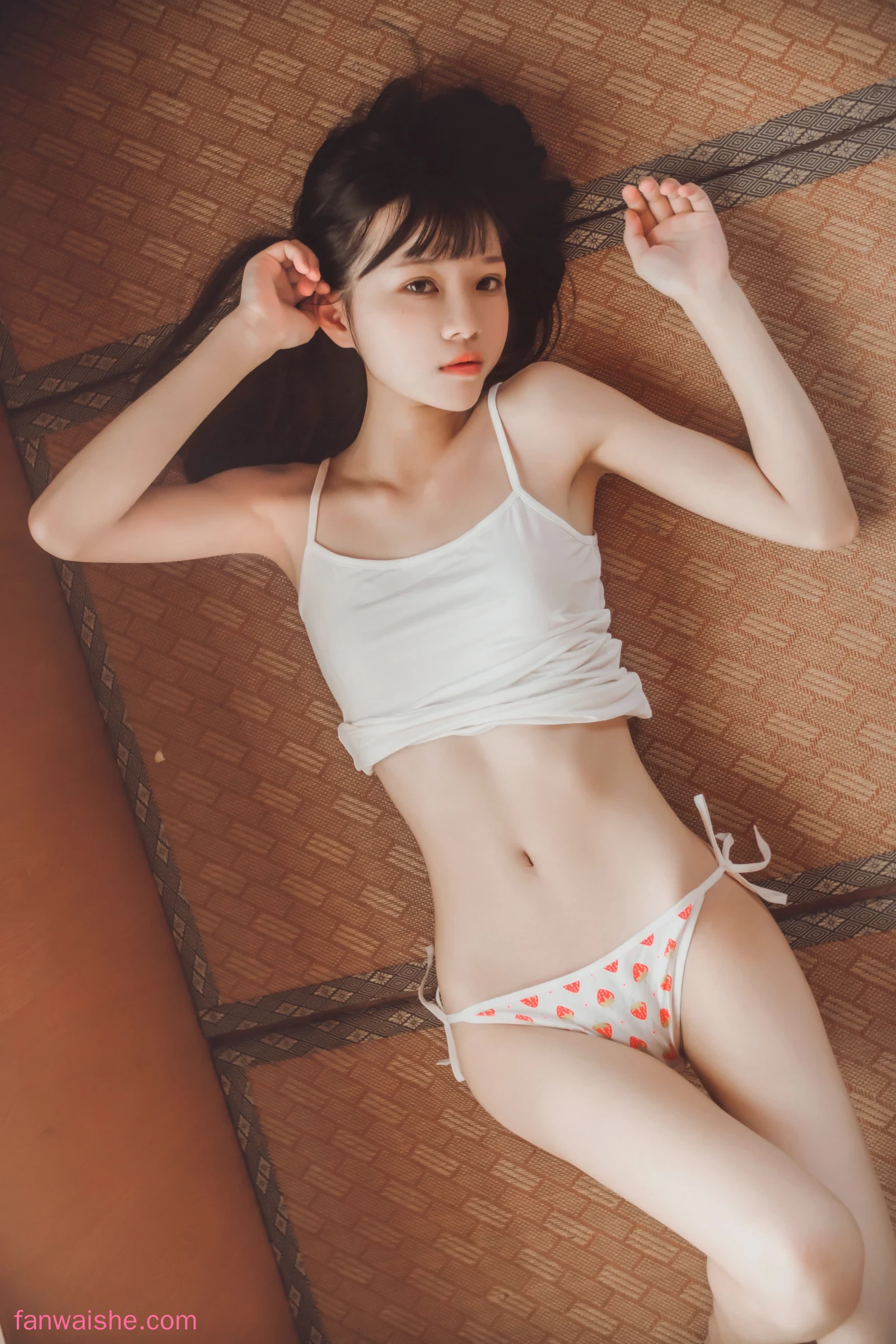 桜桃喵 桜桃喵 NO.070 - 桜桃未熟1 小背心换水手服