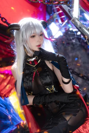 阿包也是兔娘《2月舰长 埃吉尔》主题写真：26张全套美图