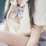 过期米线线喵《教室写真》主题写真：30张全套美图