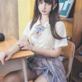 过期米线线喵《教室写真》主题写真：30张全套美图
