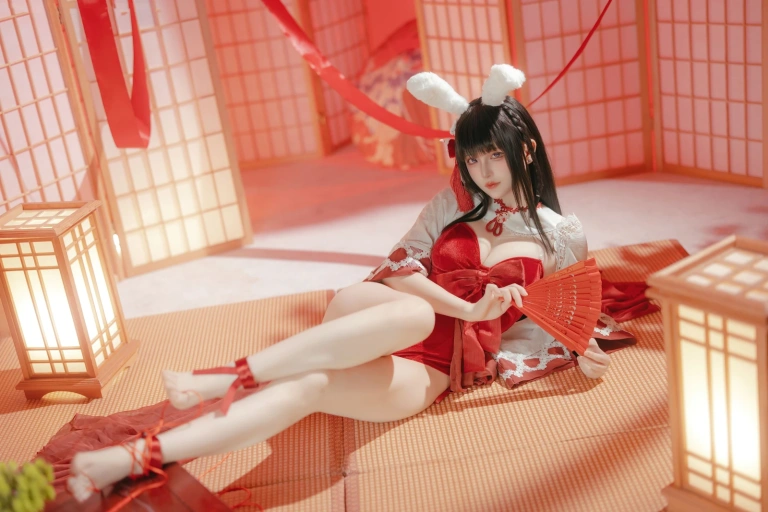 屿鱼《碧蓝航线 大山·祈愿的巫女兔》主题写真：58张全套美图