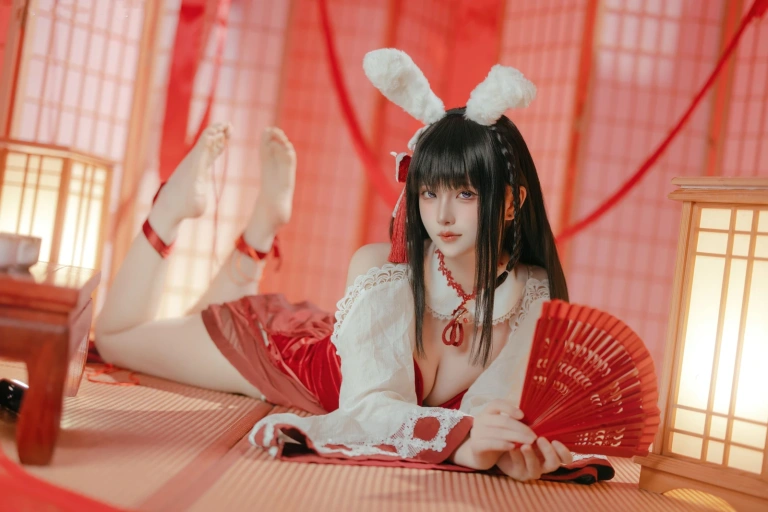 屿鱼《碧蓝航线 大山·祈愿的巫女兔》主题写真：58张全套美图