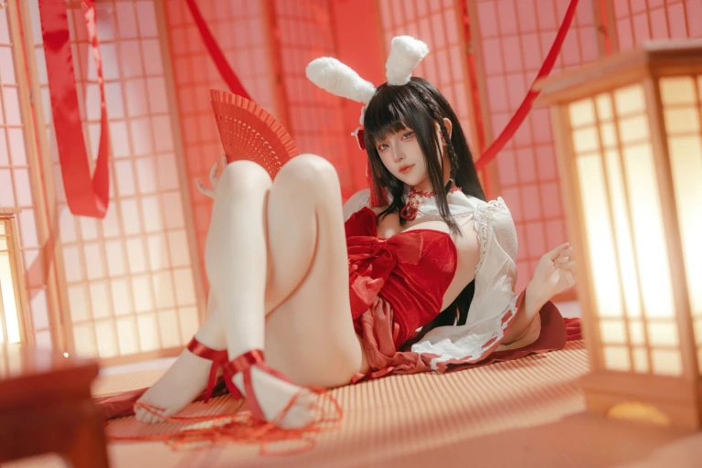 屿鱼《碧蓝航线 大山·祈愿的巫女兔》主题写真：58张全套美图