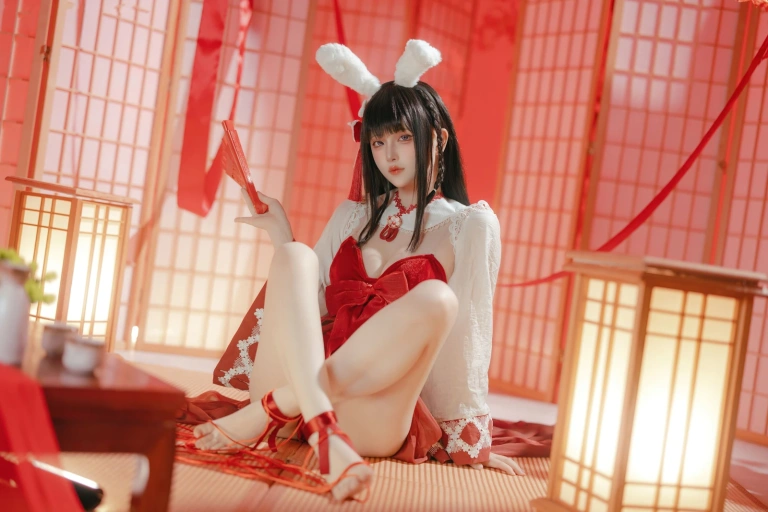 屿鱼《碧蓝航线 大山·祈愿的巫女兔》主题写真：58张全套美图