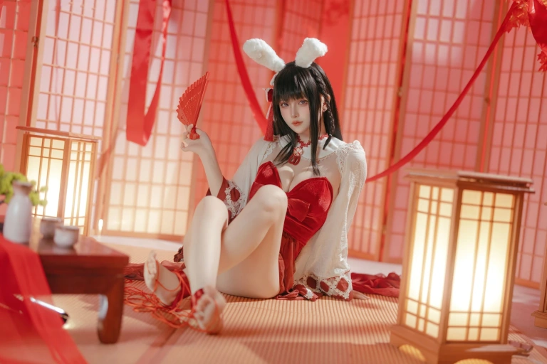 屿鱼《碧蓝航线 大山·祈愿的巫女兔》主题写真：58张全套美图